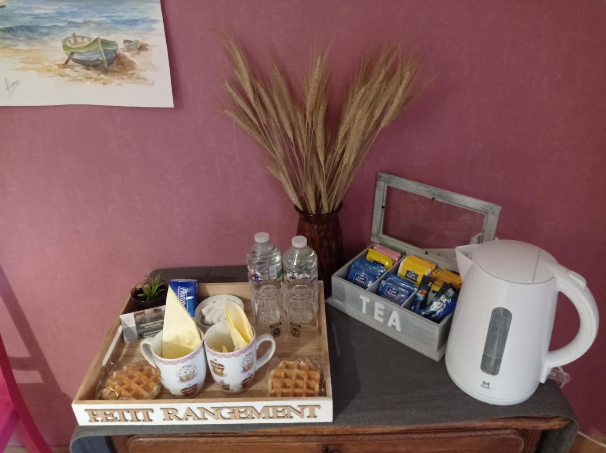 Chambres D'Hotes Les Mesanges Saint-Martin-Lez-Tatinghem Ruang foto